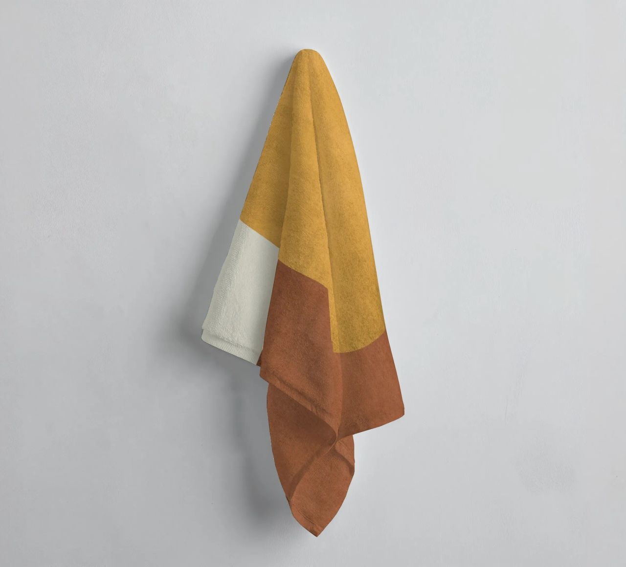 Halfmoon Colorblock - Oro Marrone asciugamano da bagno da MoonlightPrint