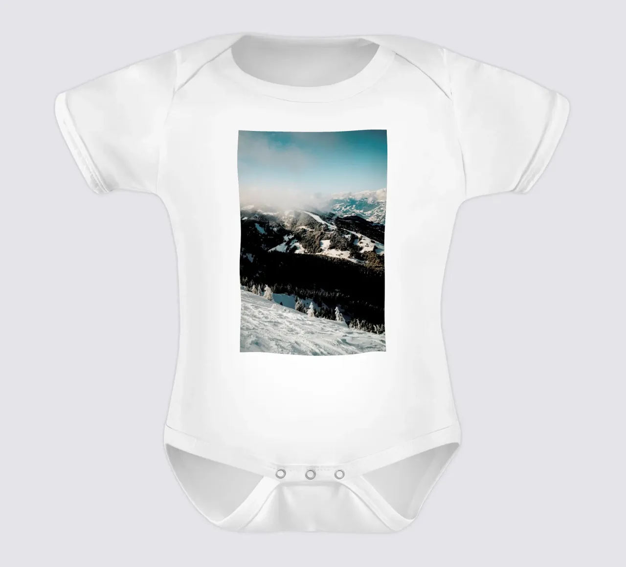 Austrian Alps in the Sun Kurzarm Babybody von Sebastian Hilgetag