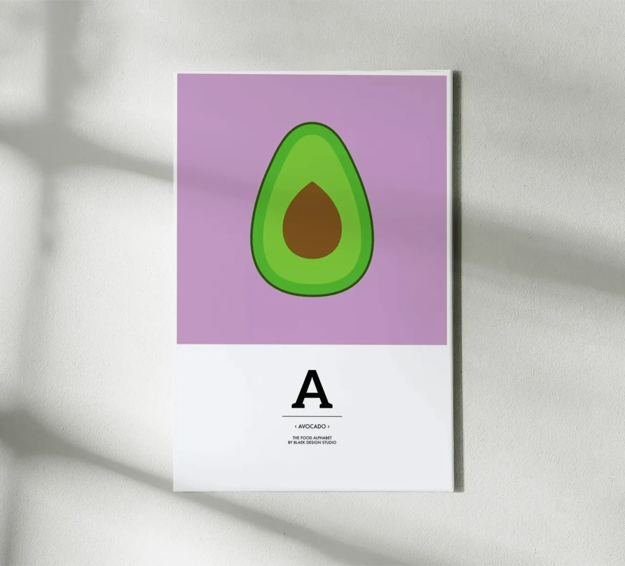 „The Food Alphabet“ - A like Avocado tela con Cornice a cassetta da BLAEK Design Studio