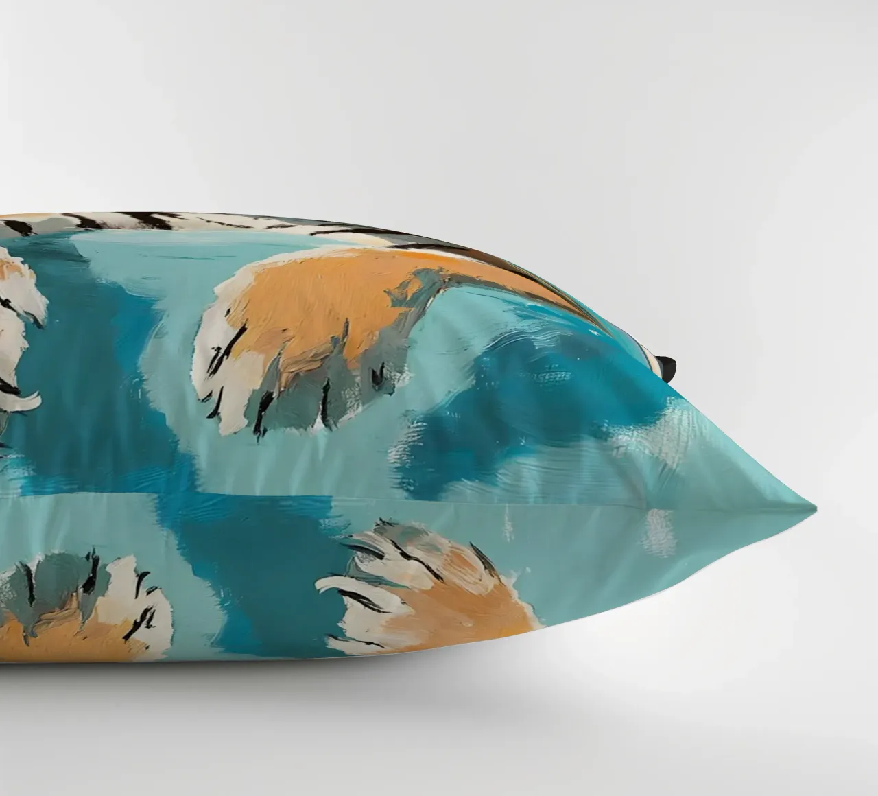 Chilling Tiger by the Pool cuscino da Gypsy Galleria