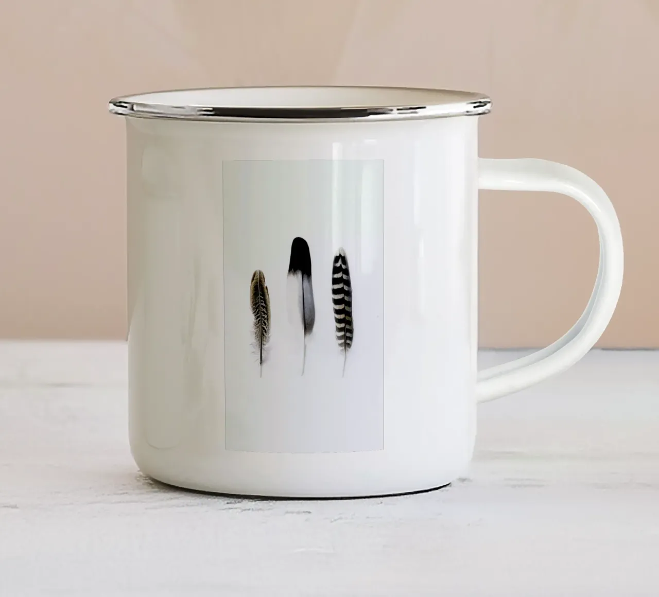 Spirits III tazza in smalto da Victoria Frost