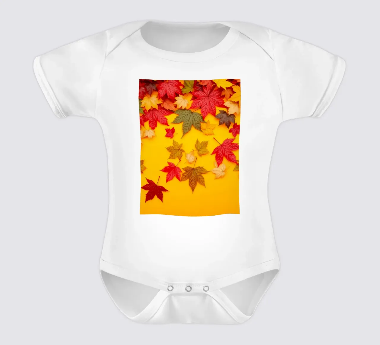 feuilles d'automne dispersées sur un fond jaune chaud body bébé de DesignDoodle