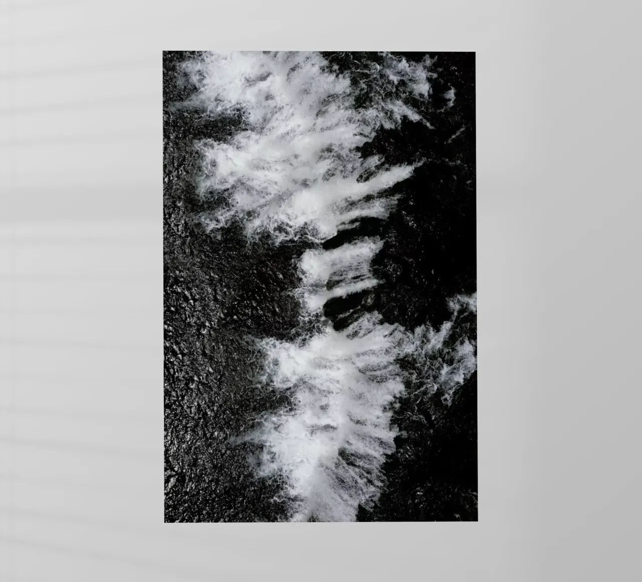 Black and White Water Cascade pellicola backlit da Studio Nahili