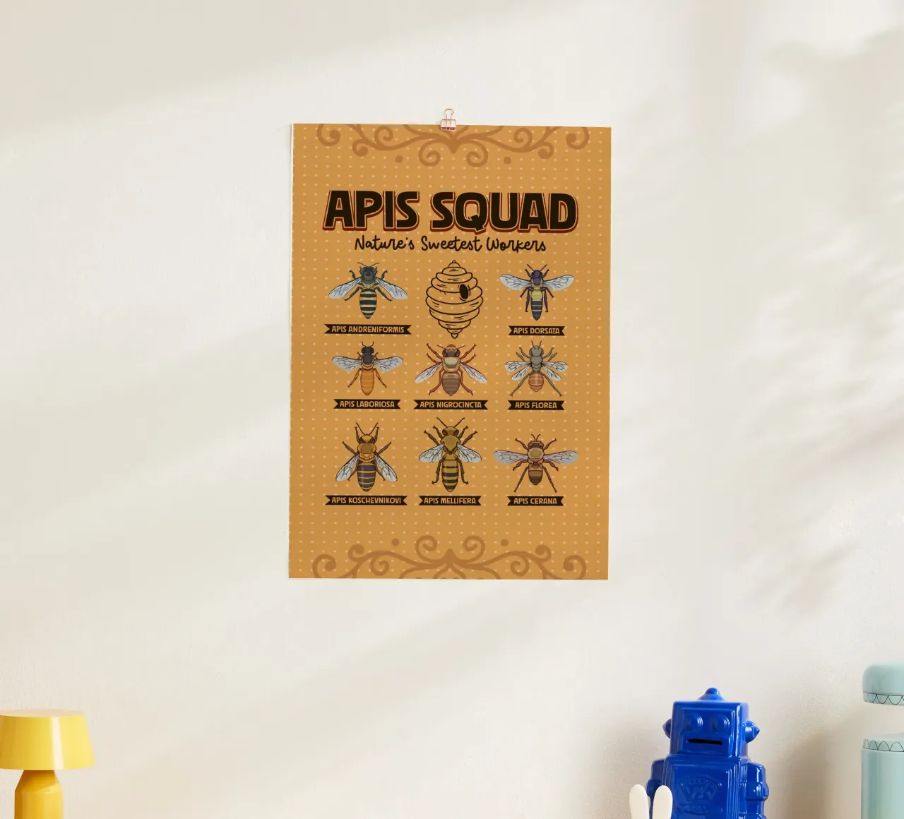 Apis Squad - Api da miele poster con telaio in plastica da pixelbull - medieval art and more