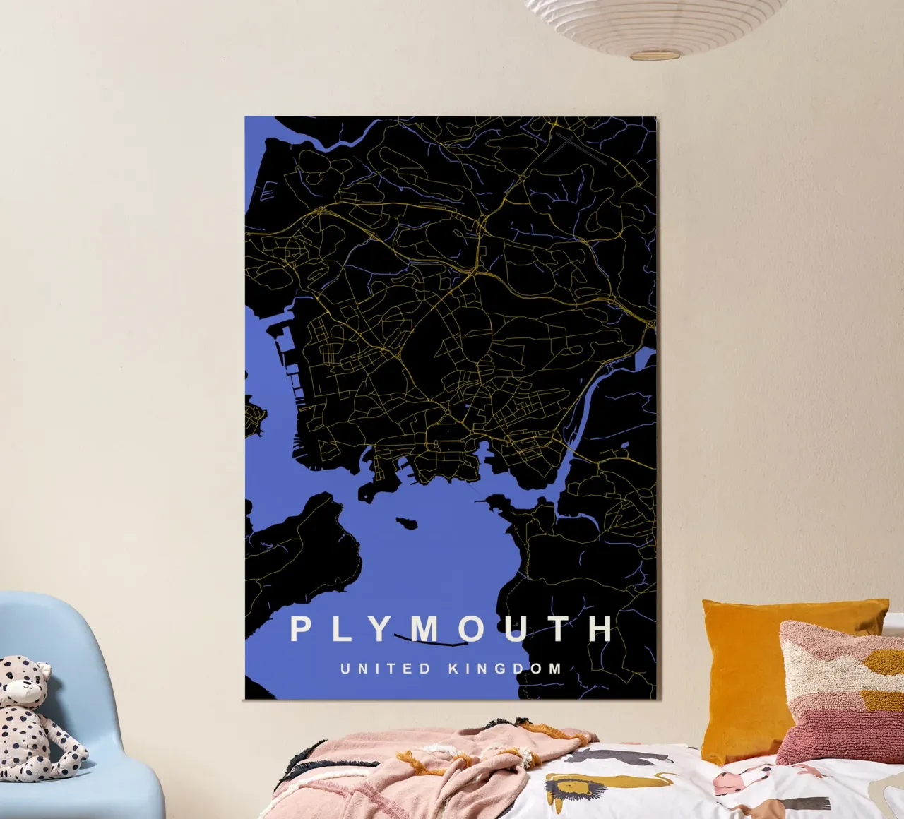Mappa della città di Plymouth Regno Unito nero e oro poster con telaio in plastica da Cartographers Library
