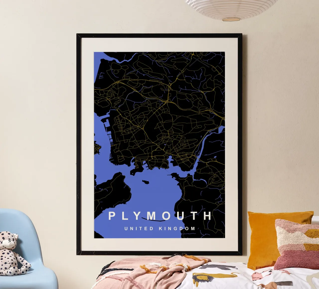 Mappa della città di Plymouth Regno Unito nero e oro poster con telaio in plastica da Cartographers Library