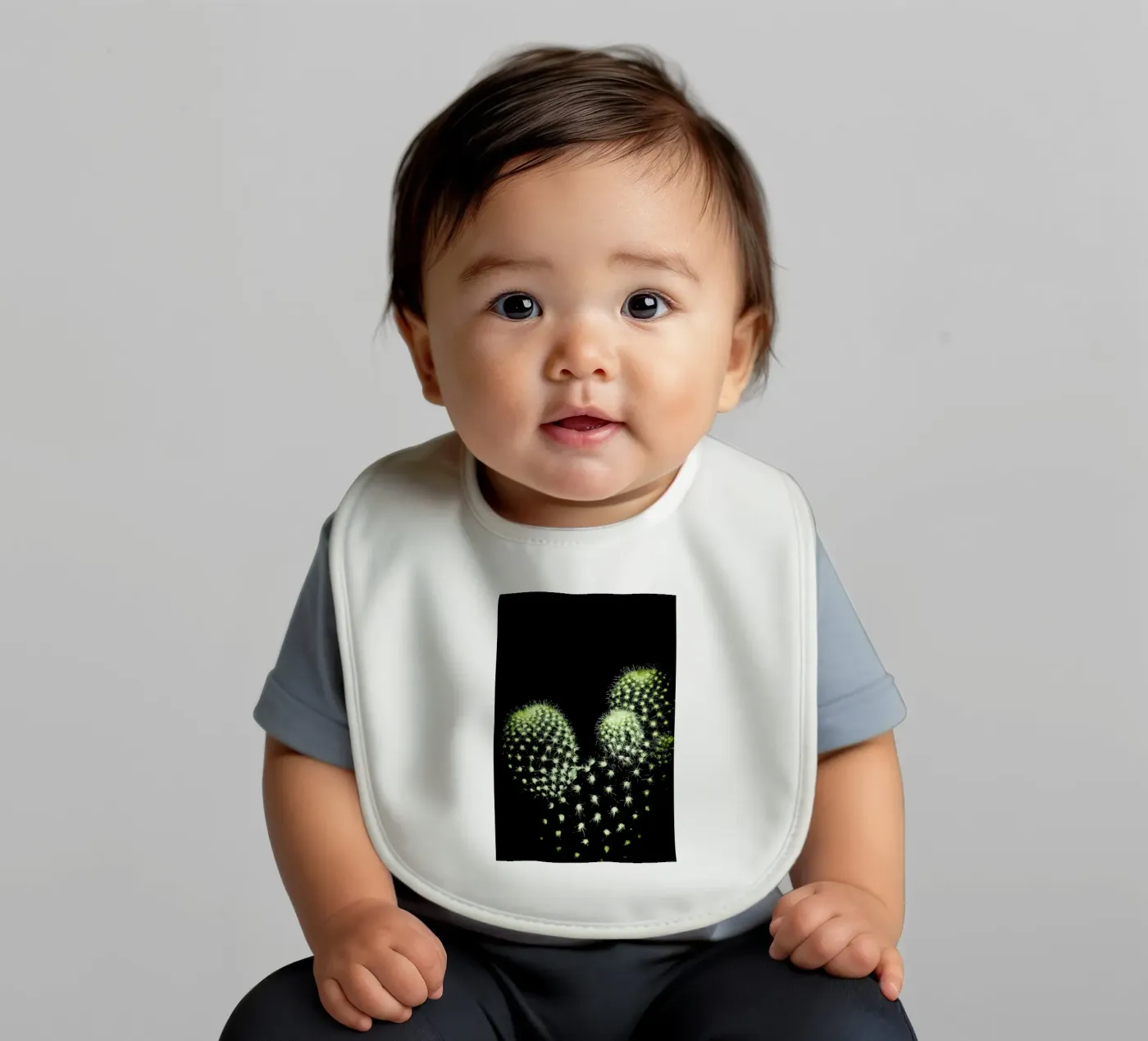 Dark Cactus baby slabbetje van Babett Schultze