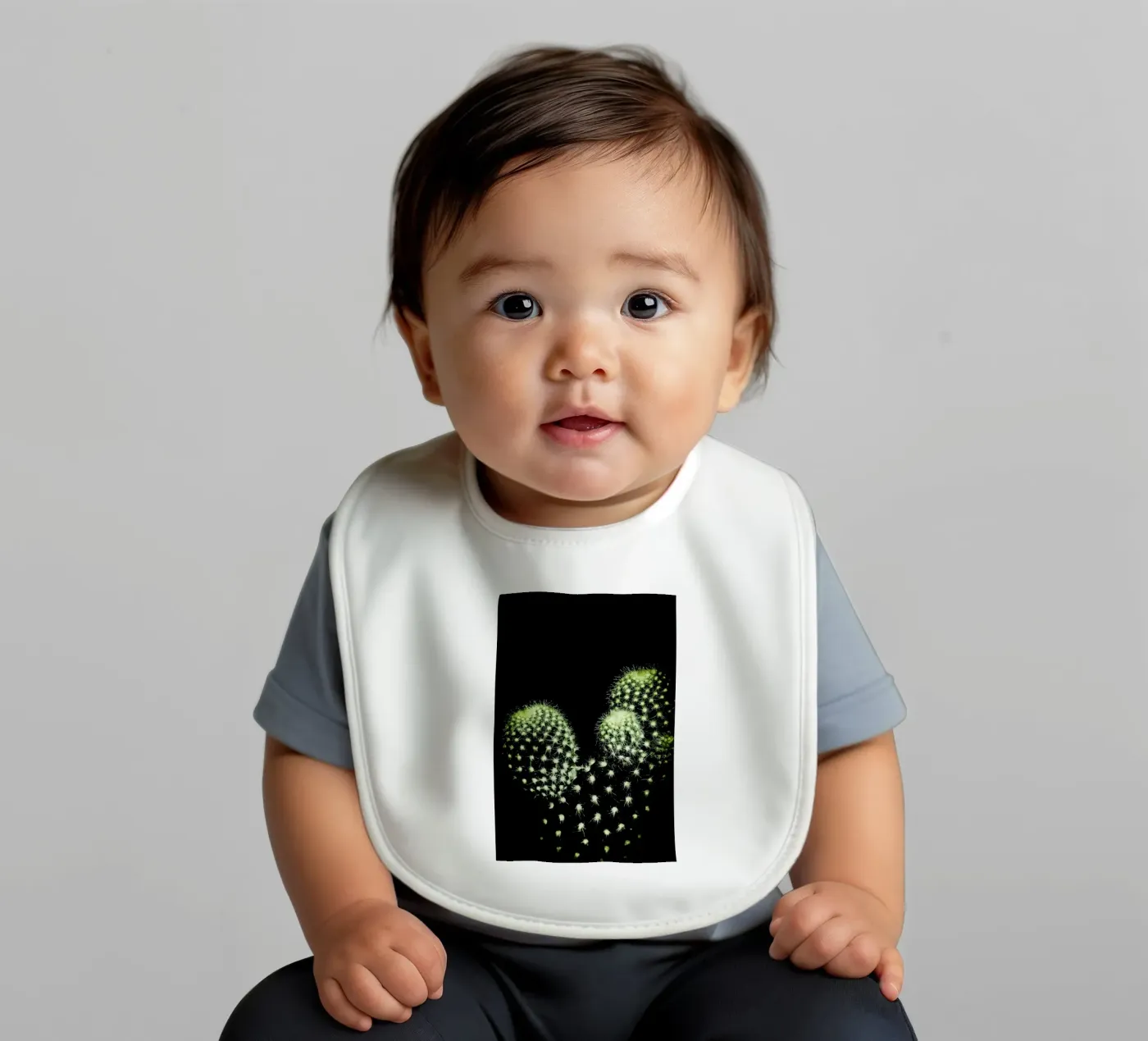 Dark Cactus baby slabbetje van Babett Schultze