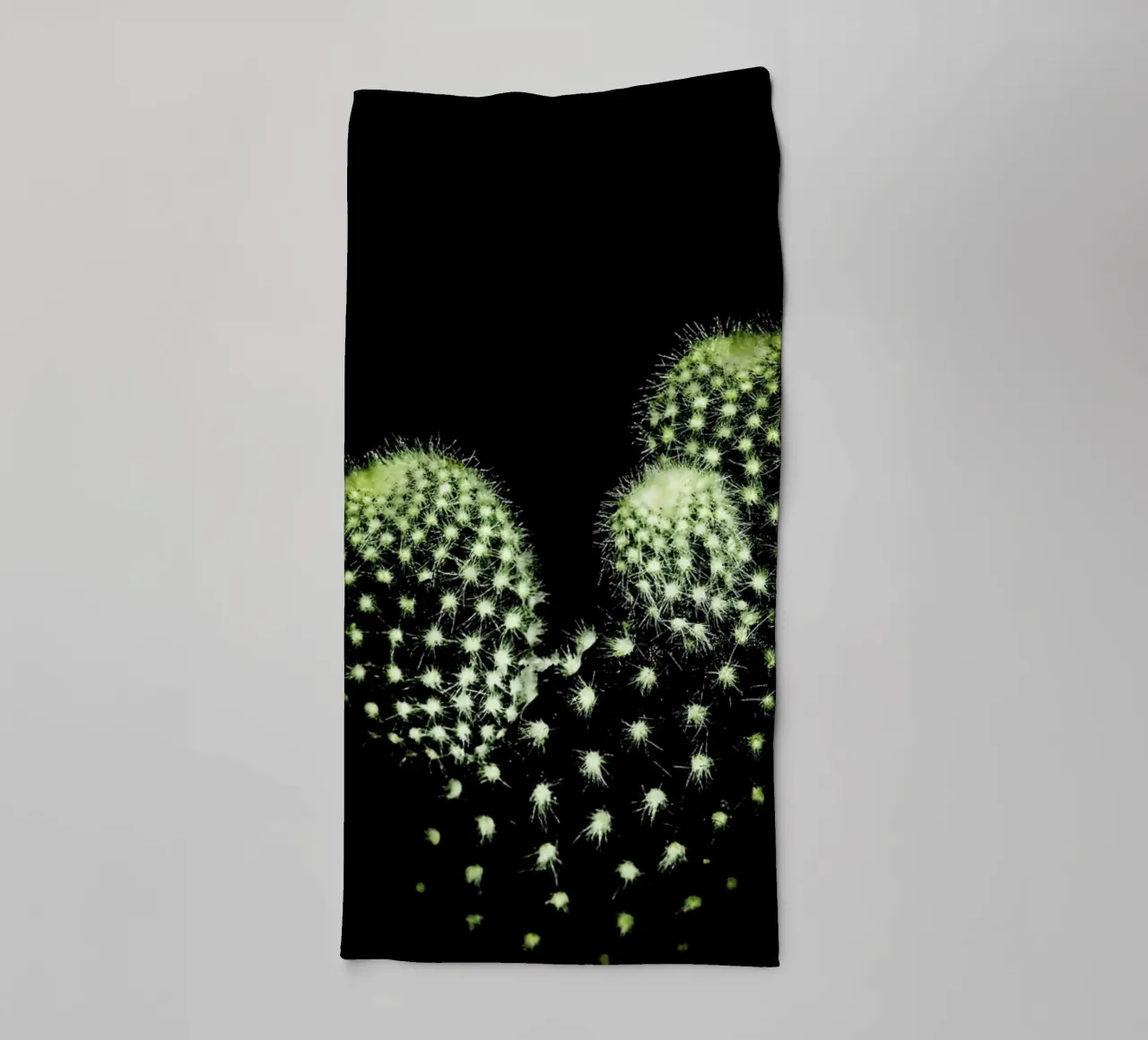 Dark Cactus badhanddoek van Babett Schultze