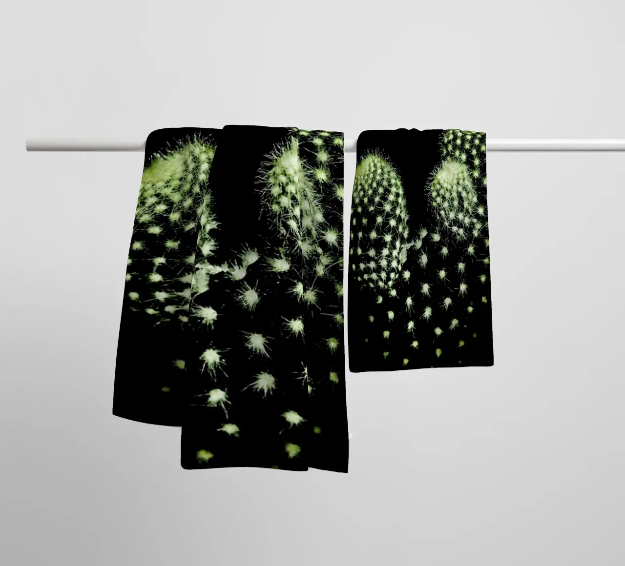Dark Cactus badhanddoek van Babett Schultze