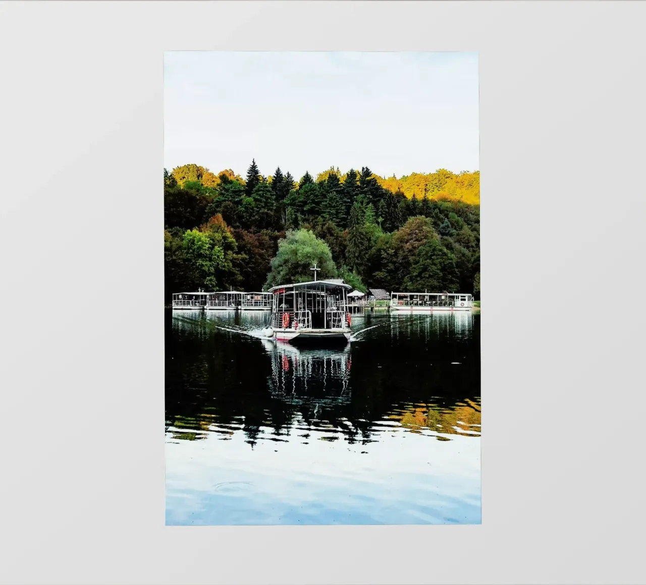 Reflections on Lake pellicola backlit da Babett Schultze