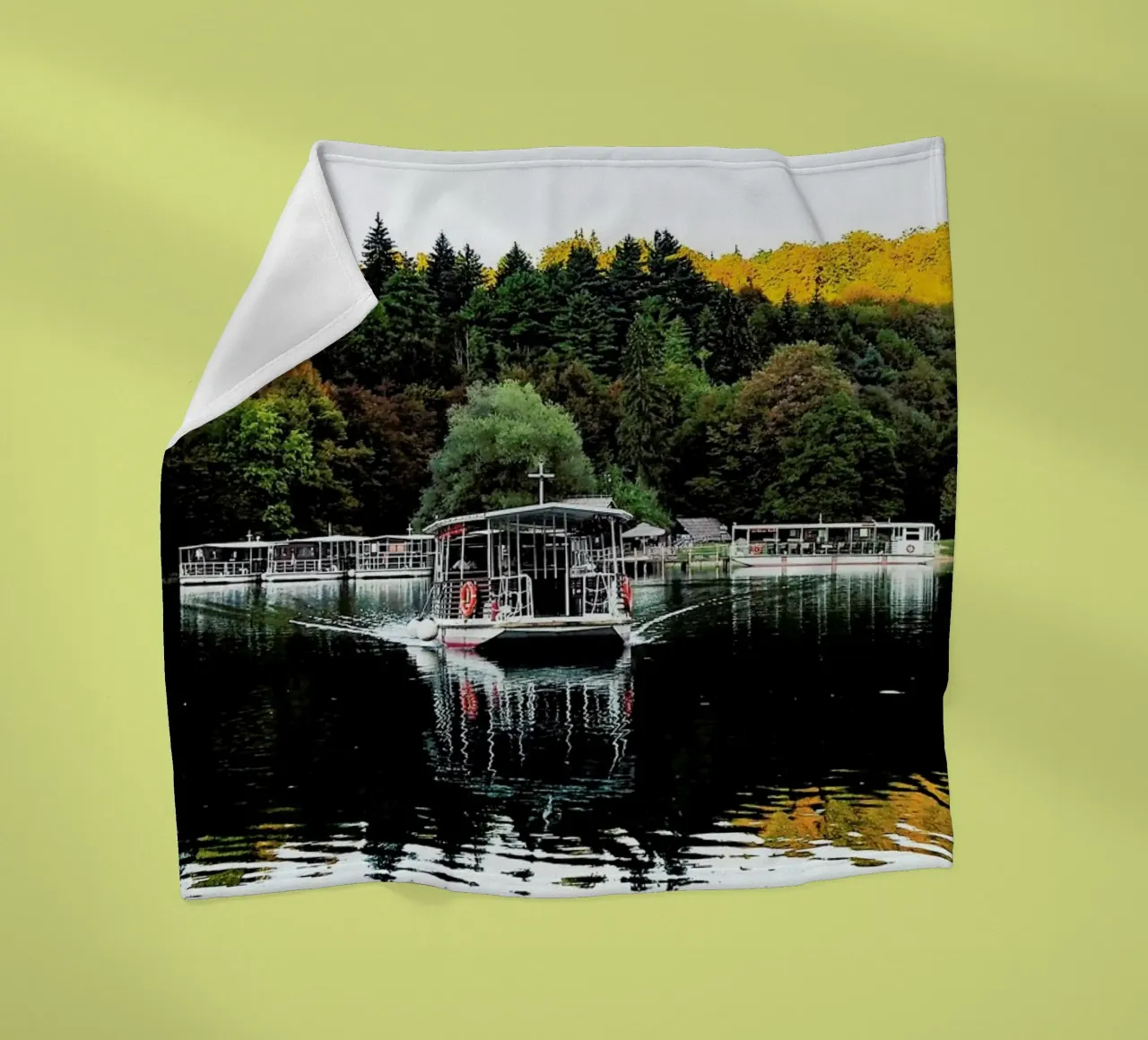 Reflections on Lake coperta in pile da Babett Schultze