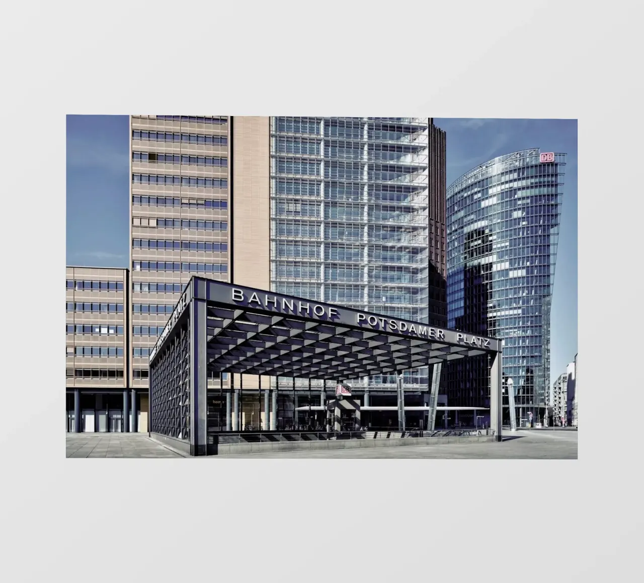 Berlin 2020 No 09 pellicola backlit da Michael Belhadi