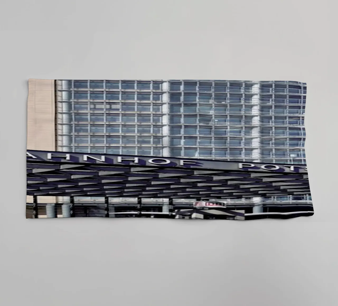 Berlin 2020 No 09 asciugamano da bagno da Michael Belhadi