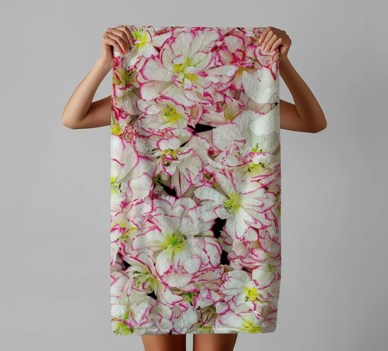 Romantic Tulips asciugamano da bagno da Curious Collections by Marielle Leenders