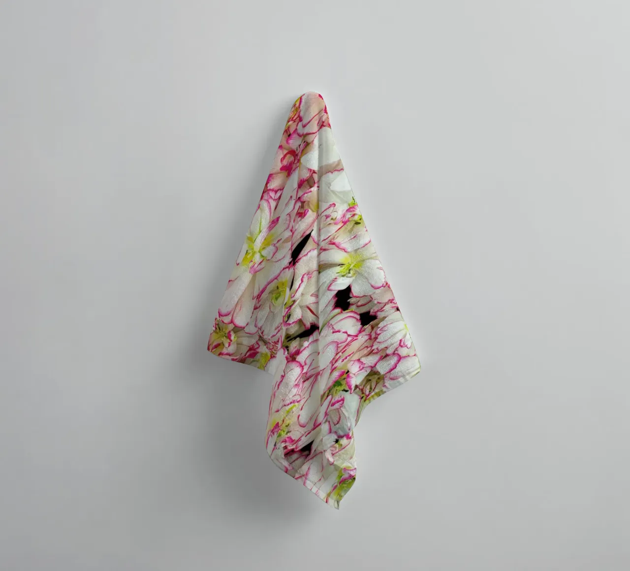 Romantic Tulips asciugamano da bagno da Curious Collections by Marielle Leenders