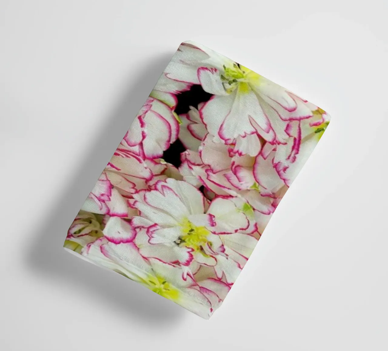Romantic Tulips asciugamano da bagno da Curious Collections by Marielle Leenders