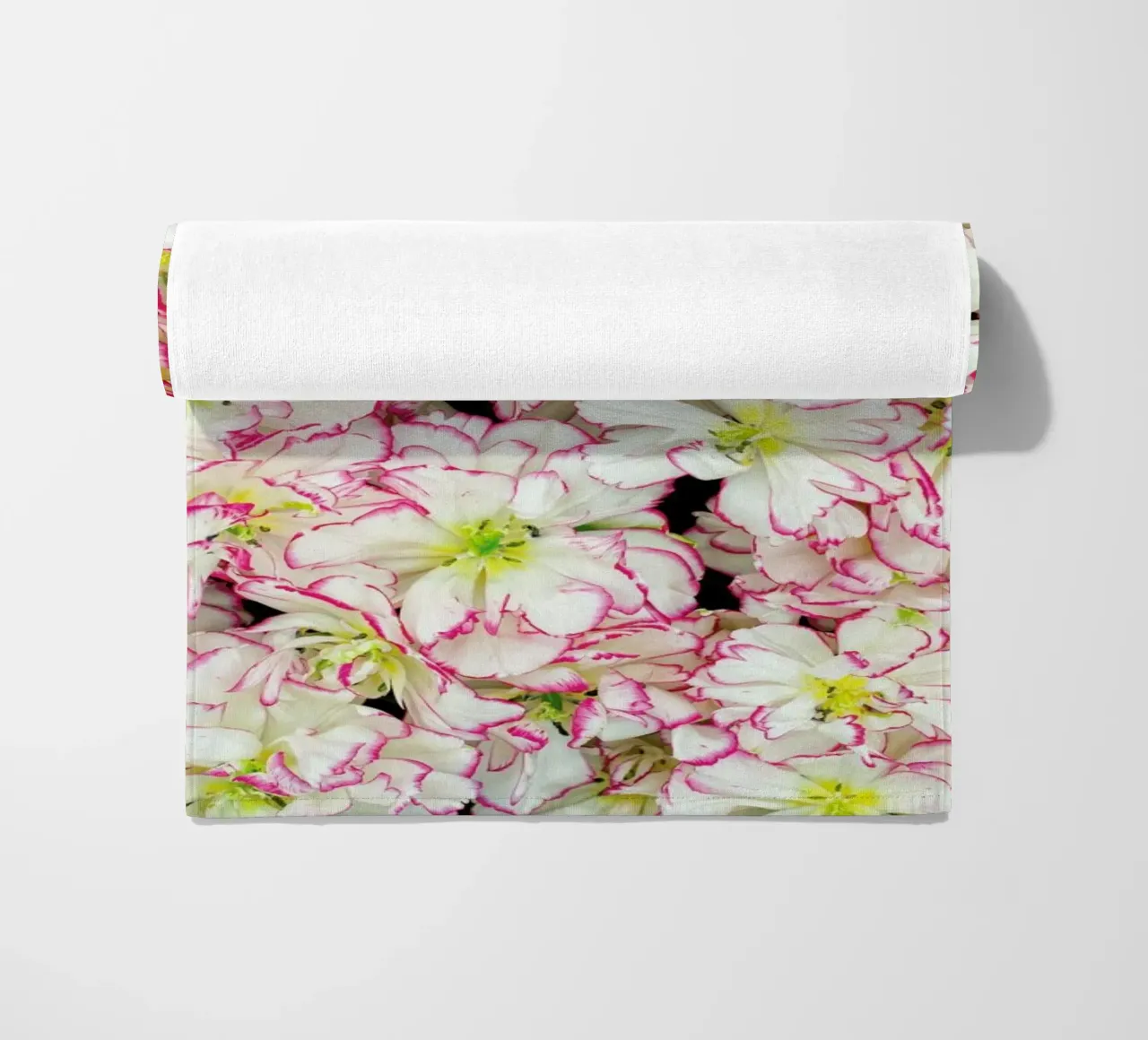 Romantic Tulips telo mare da Curious Collections by Marielle Leenders