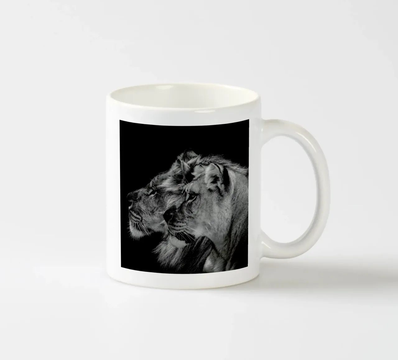 Lion Duo Profile by Lothare Dambreville tazza in ceramica da EyeEm Mobile GmbH