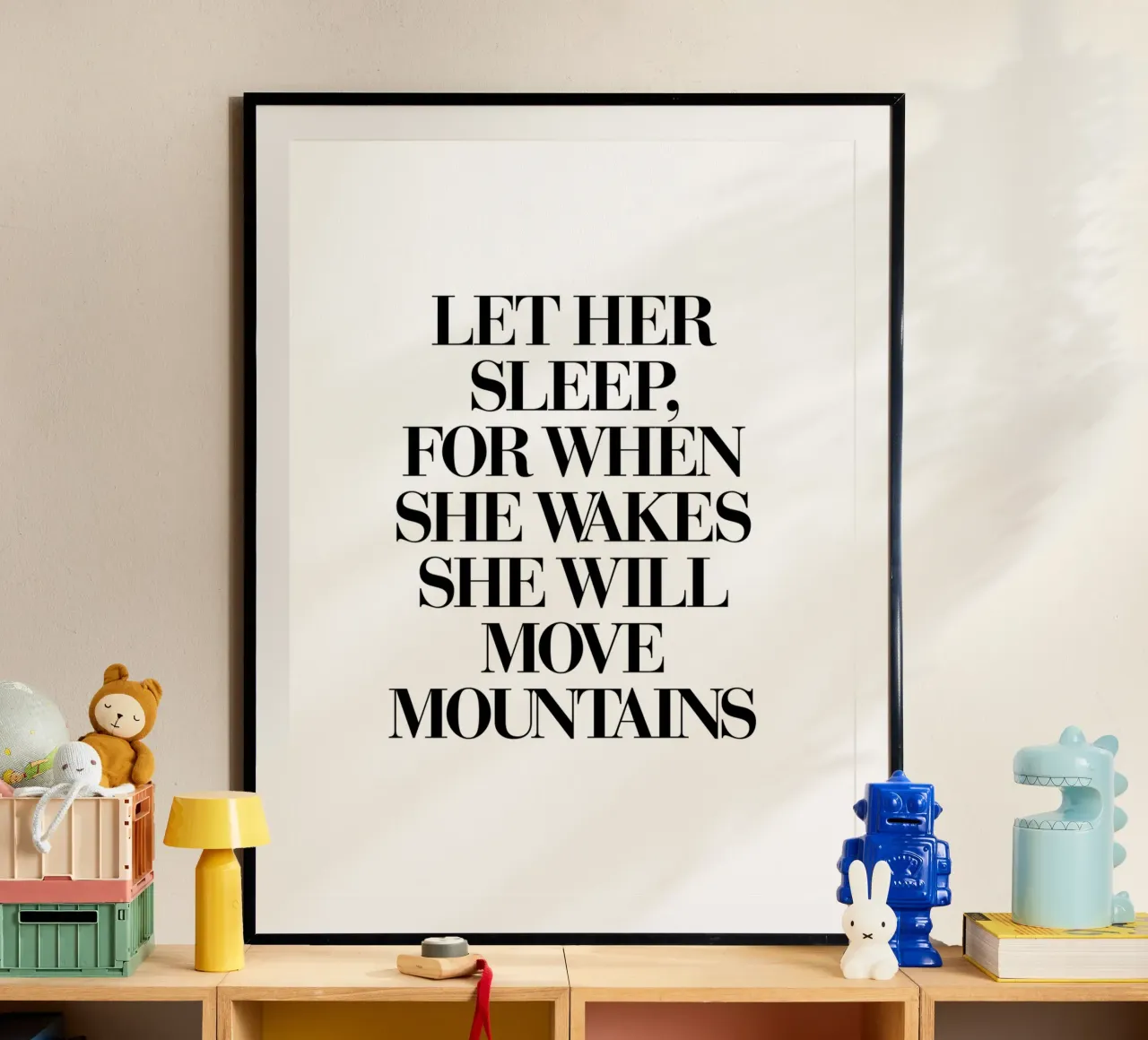 She Will Move Mountains Diseño tipográfico poster con marco de plástico de THE MOTIVATED TYPE