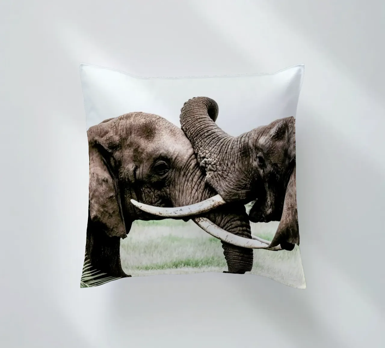 Elephants at Play cuscino da Natural Kingdom