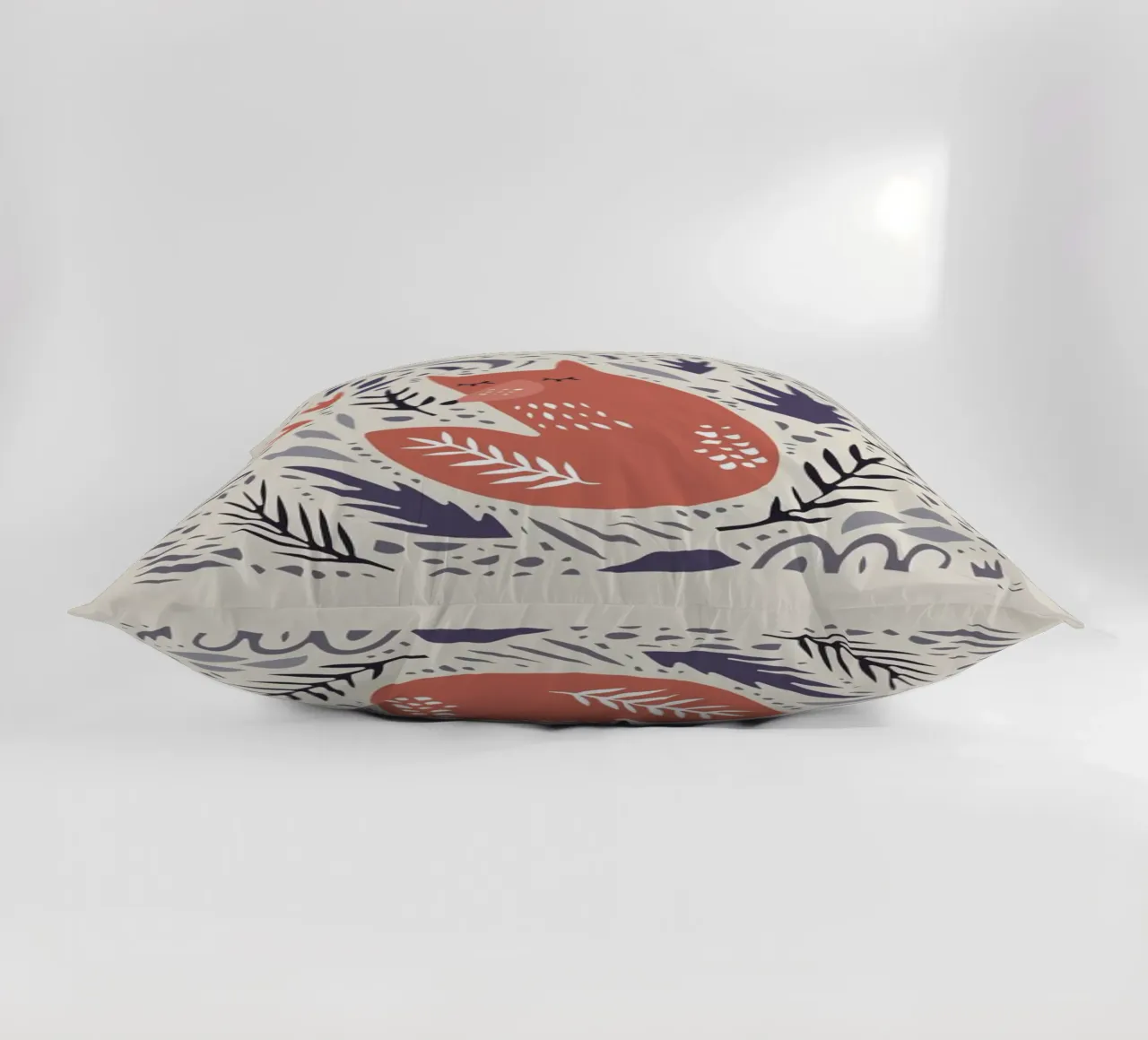 Hibernating Fox cuscino da Little Flourishes