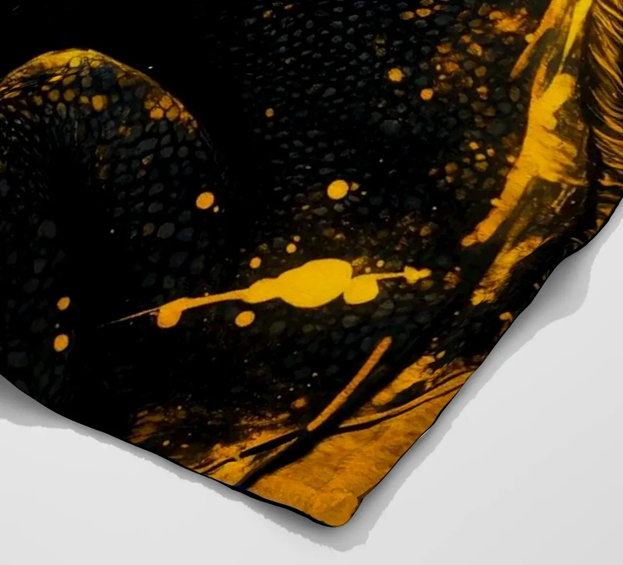 Camaleonte d'oro coperta in pile da Justyna Jaszke JBJart