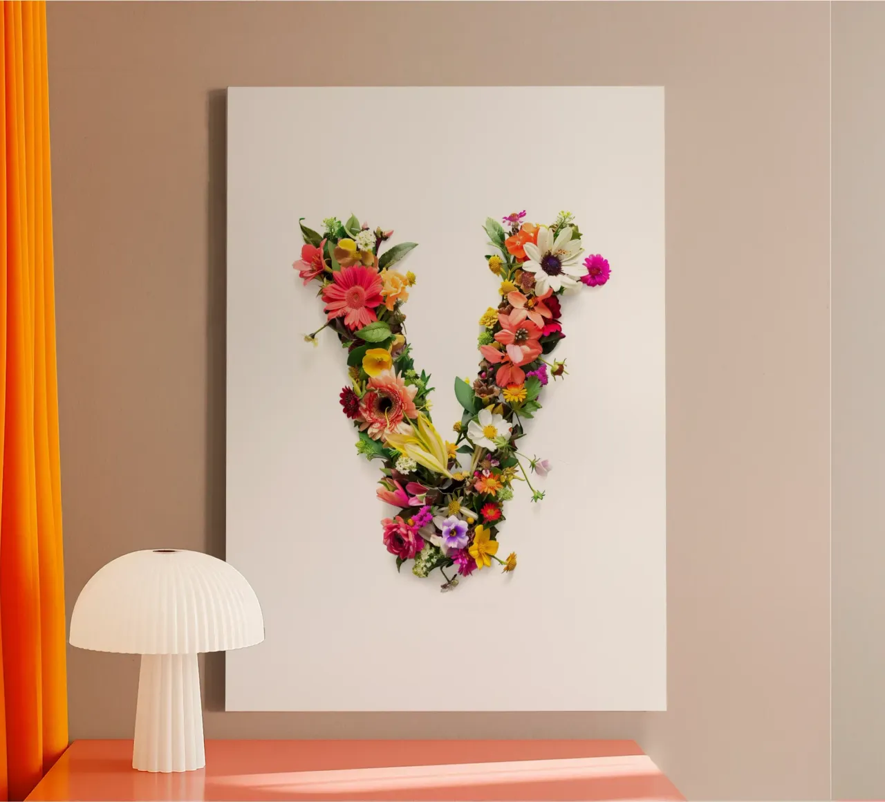 Blumenbuchstabe V Leinwand mit Schattenfugenrahmen von My Tiny Home