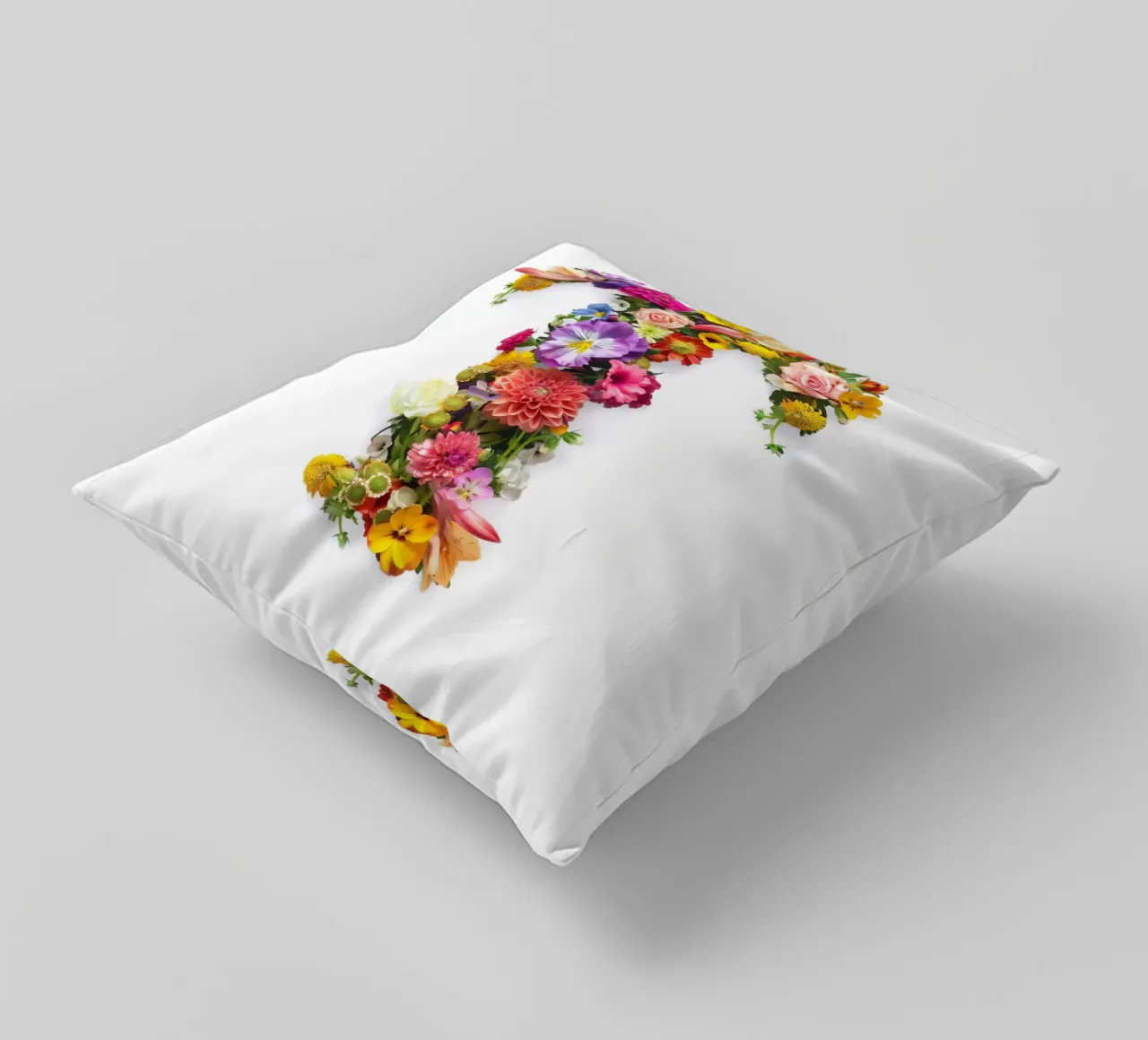 Lettera a fiore T cuscino da My Tiny Home