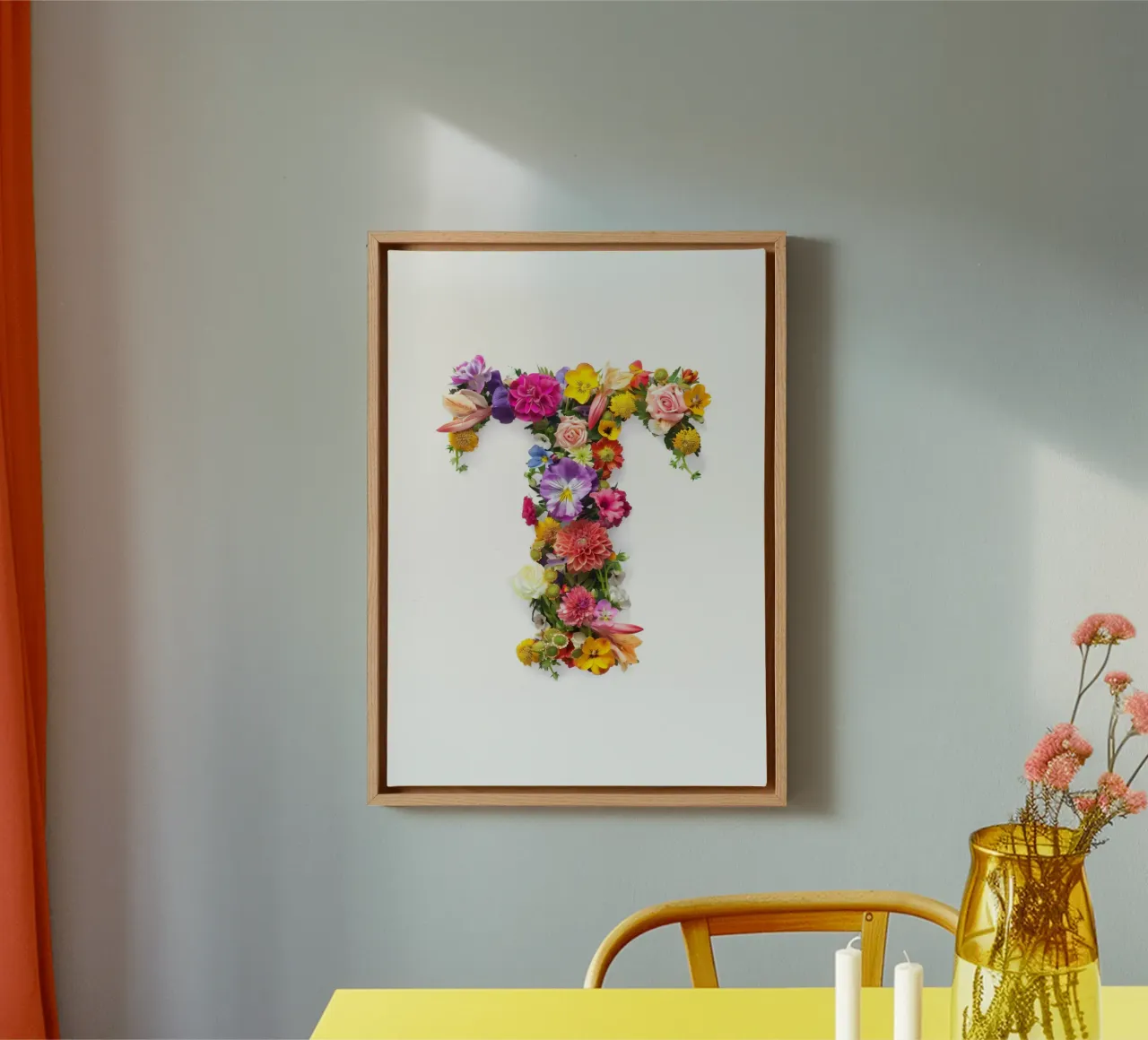 Lettera a fiore T tela con Cornice a cassetta da My Tiny Home