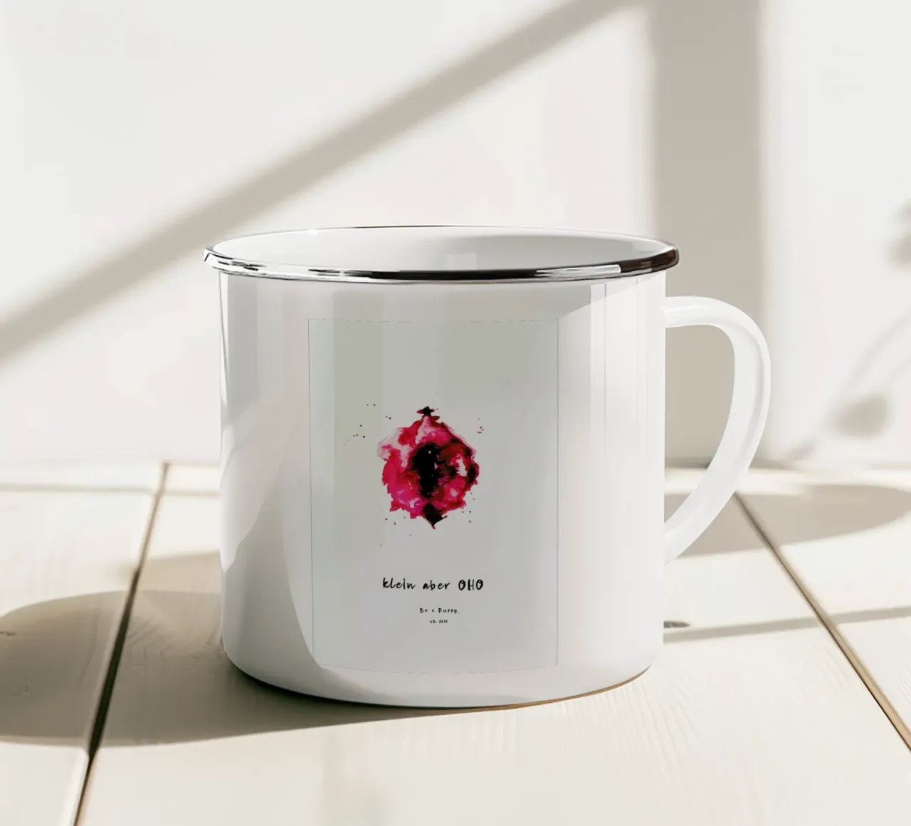 Vulva Painting Smal But Great Red tazza in smalto da Verena Bonath | 21st aesthetics