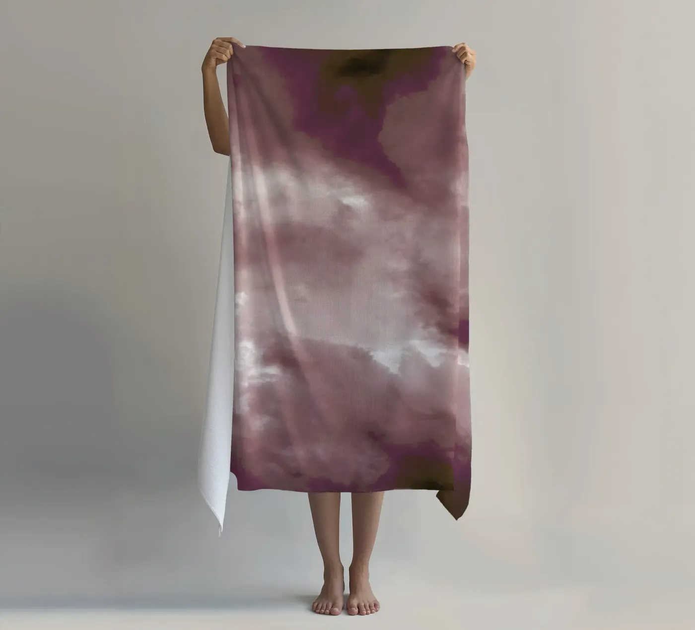 Blush Clouds serviette de plage de Studio Nahili