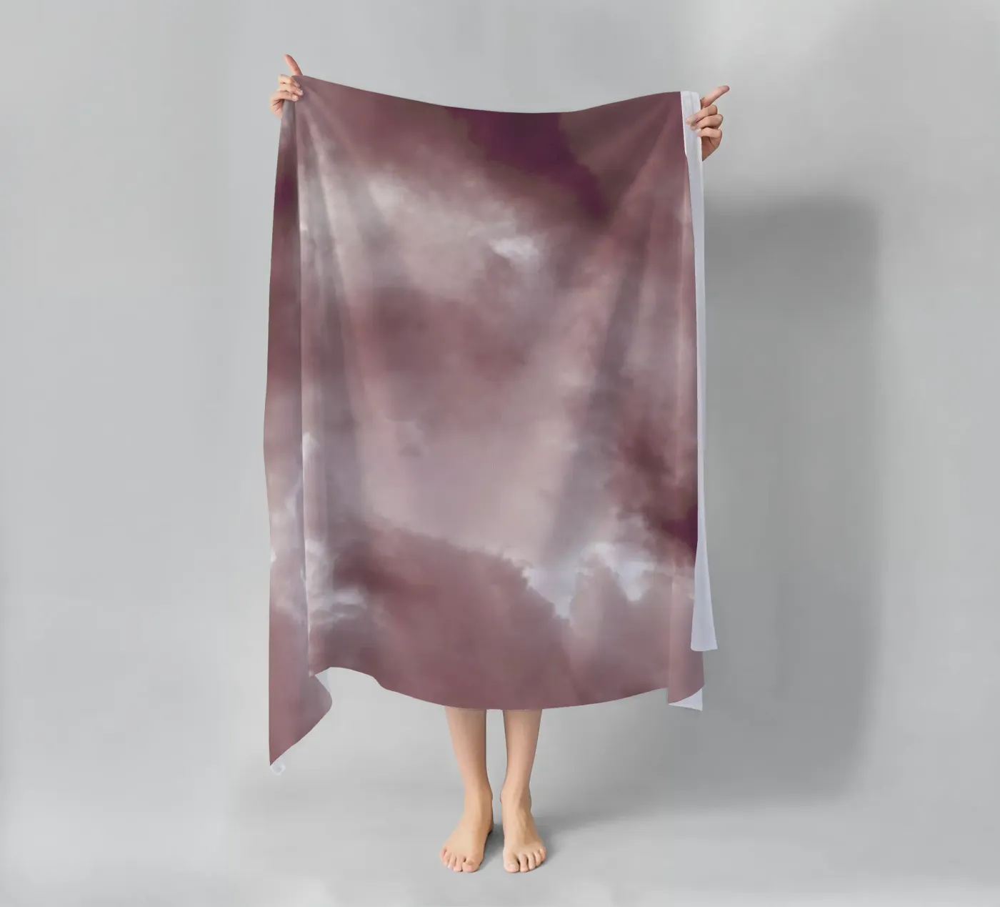 Blush Clouds serviette de plage de Studio Nahili