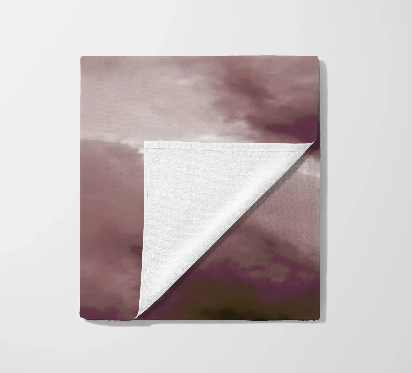 Blush Clouds serviette de plage de Studio Nahili