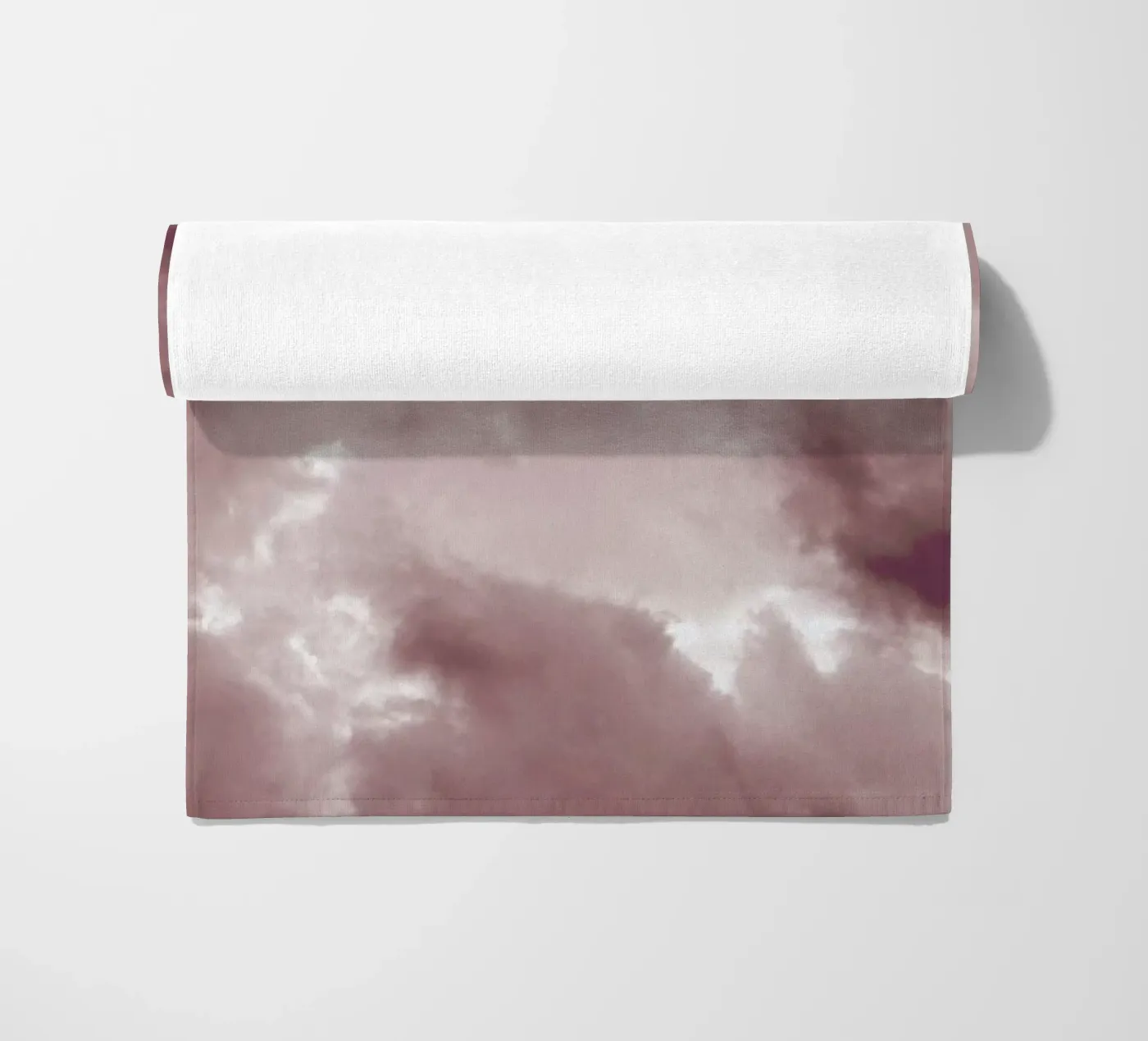 Blush Clouds serviette de plage de Studio Nahili