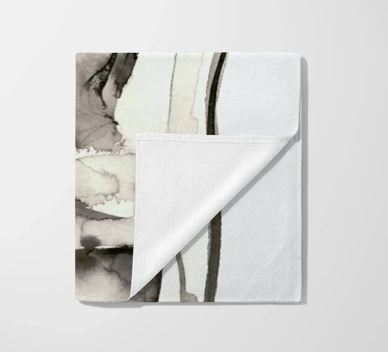 Man Sieht beach towel by Victoria Verbaan