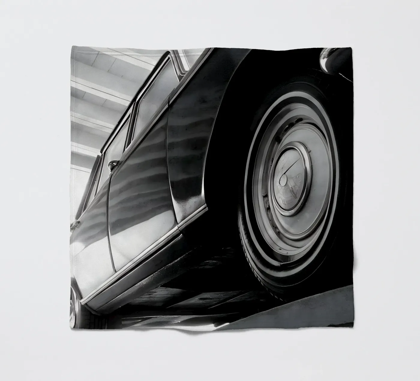 Monochrome Classic Car Fleecedecke von CAR EDITION