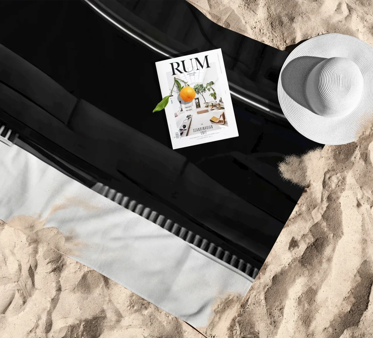 Auto d'epoca monocromatica telo mare da CAR EDITION