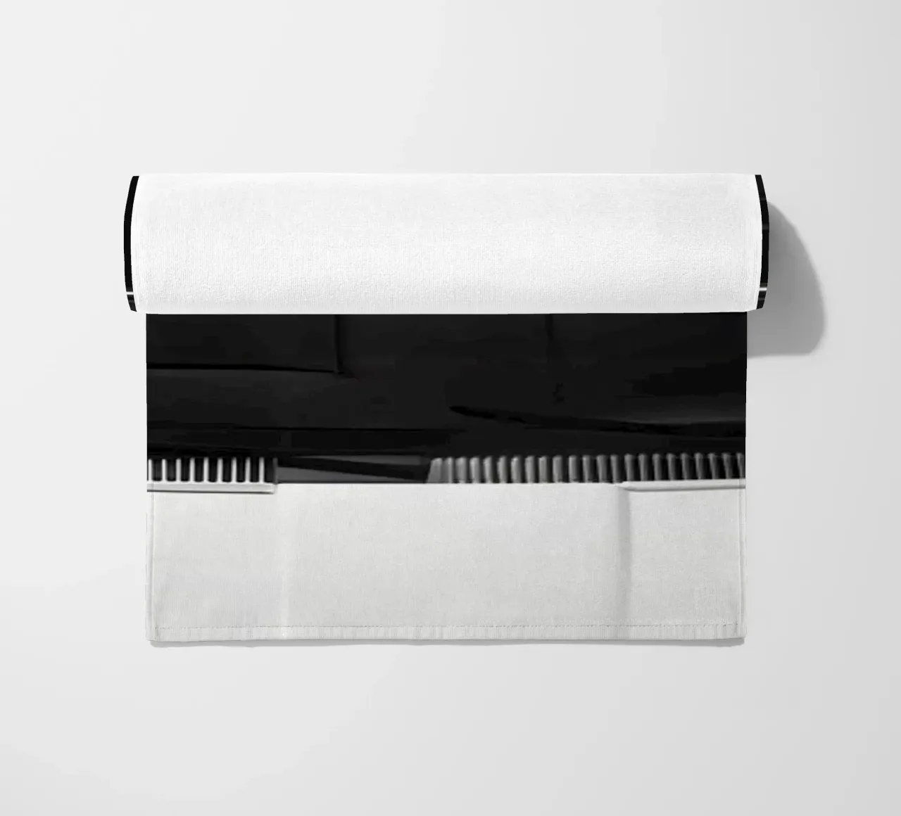 Auto d'epoca monocromatica telo mare da CAR EDITION