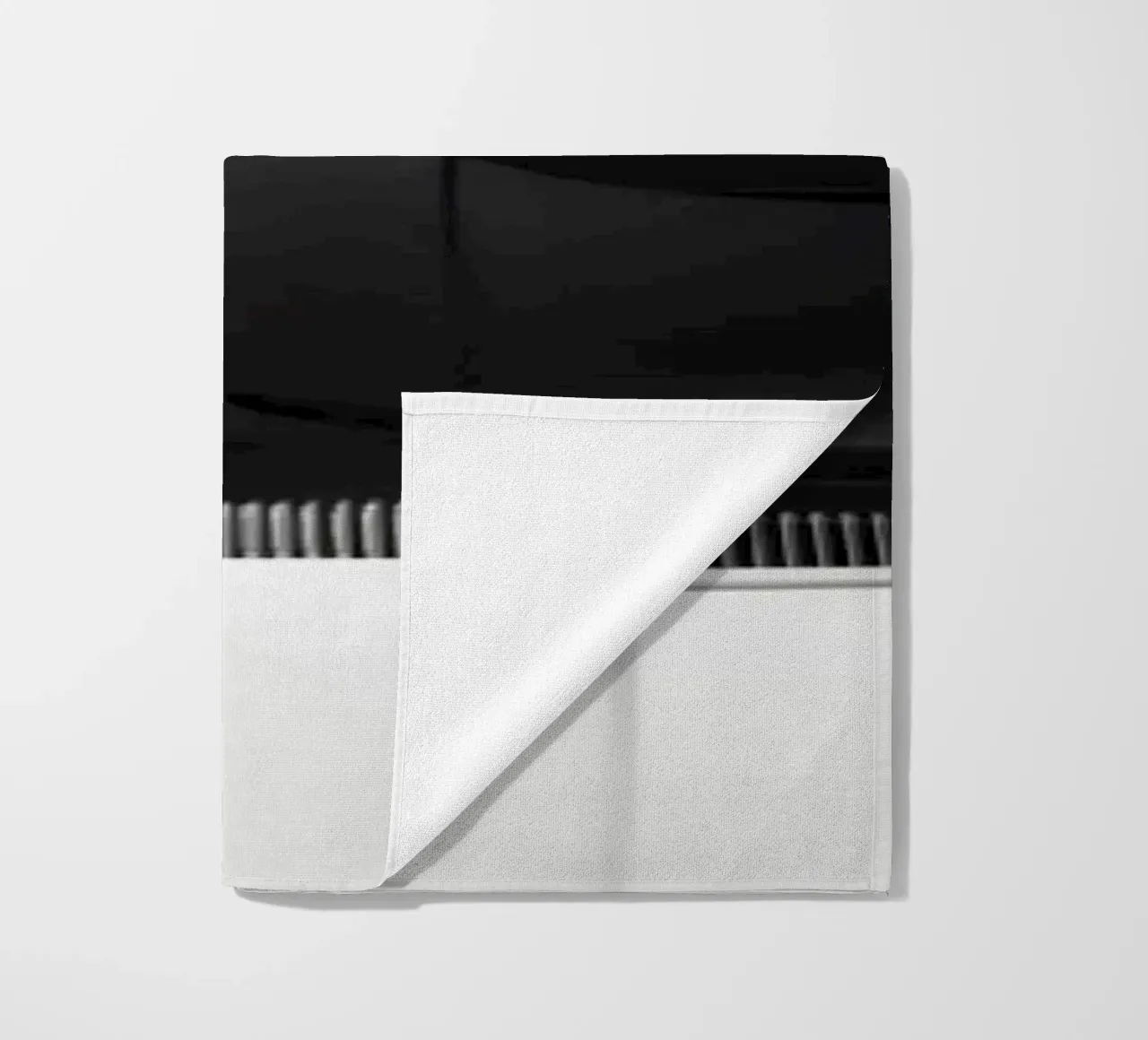 Auto d'epoca monocromatica telo mare da CAR EDITION