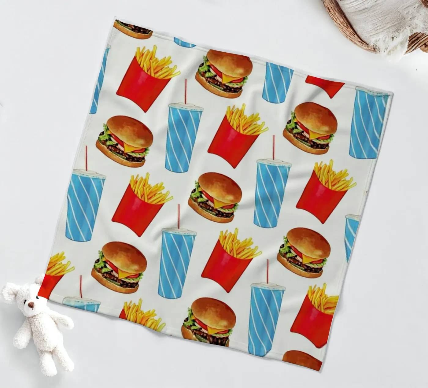 Combo Meal Pattern White Fleecedecke von Kelly Gilleran