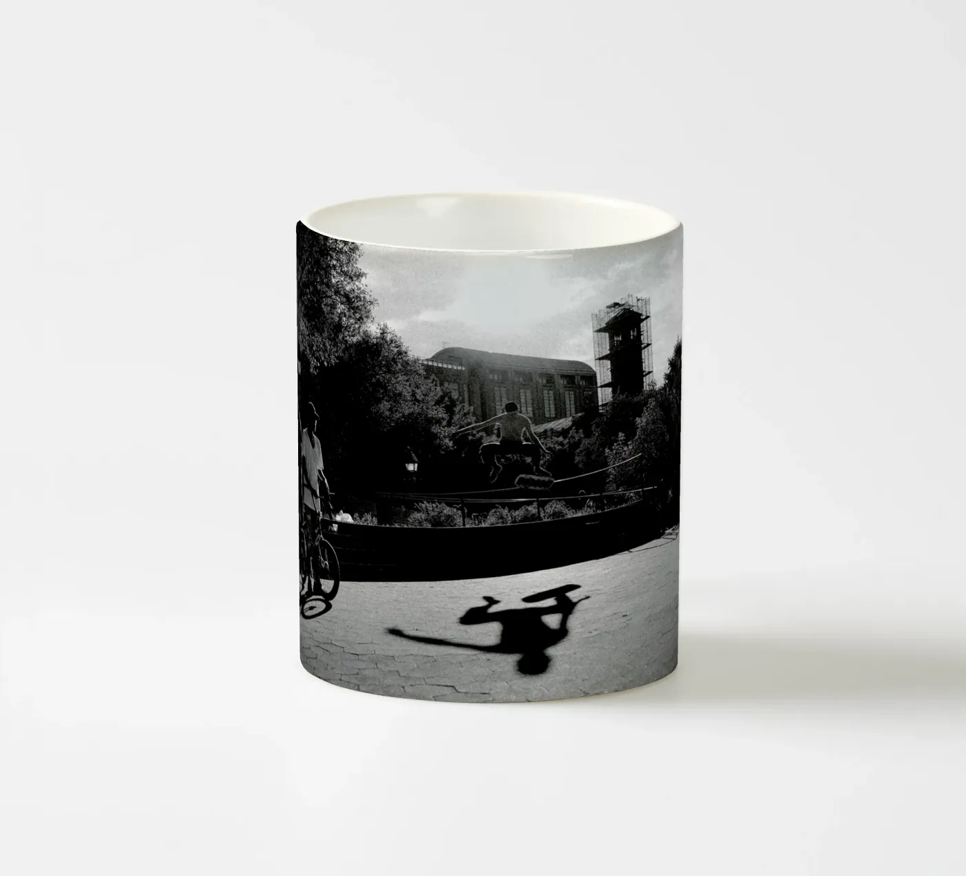 Monkey mug en céramique de Philipp Reinhard