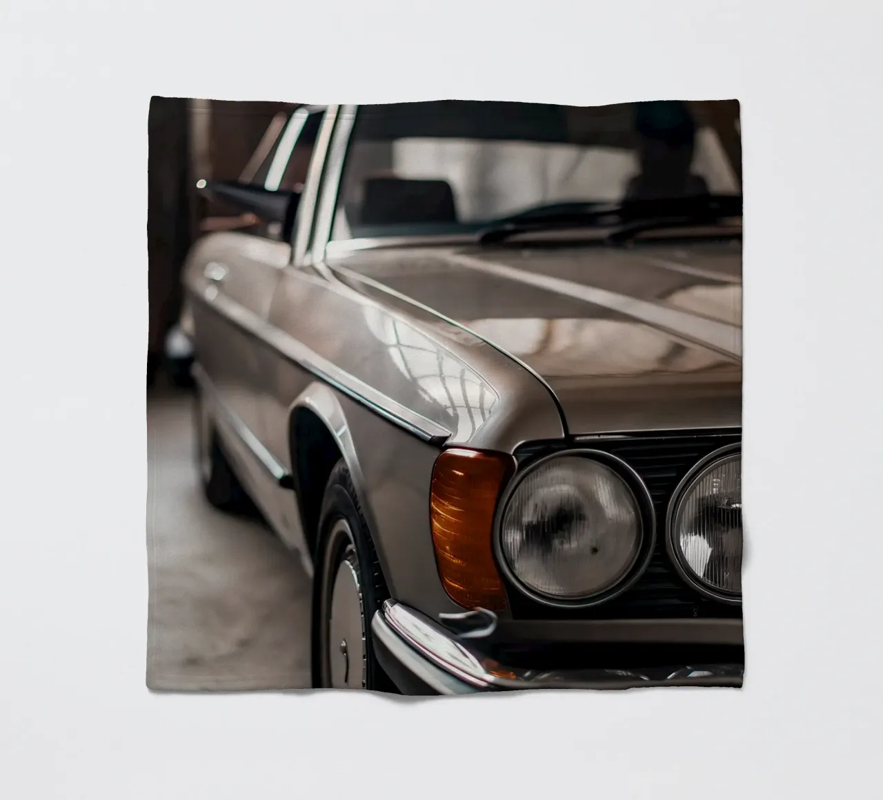 Auto d'epoca coperta in pile da CAR EDITION