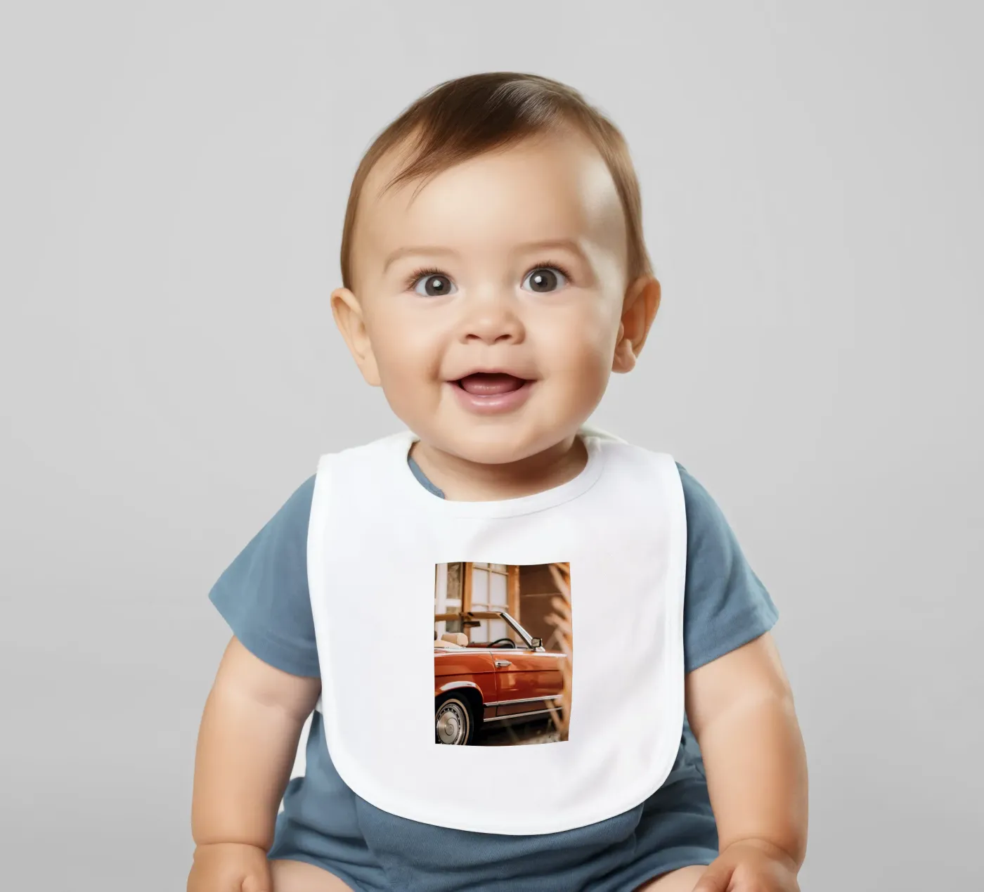 Rode Klassieke Auto baby slabbetje van CAR EDITION