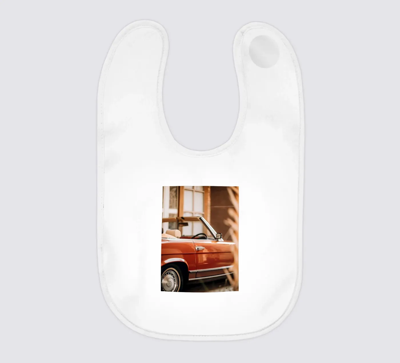 Rode Klassieke Auto baby slabbetje van CAR EDITION