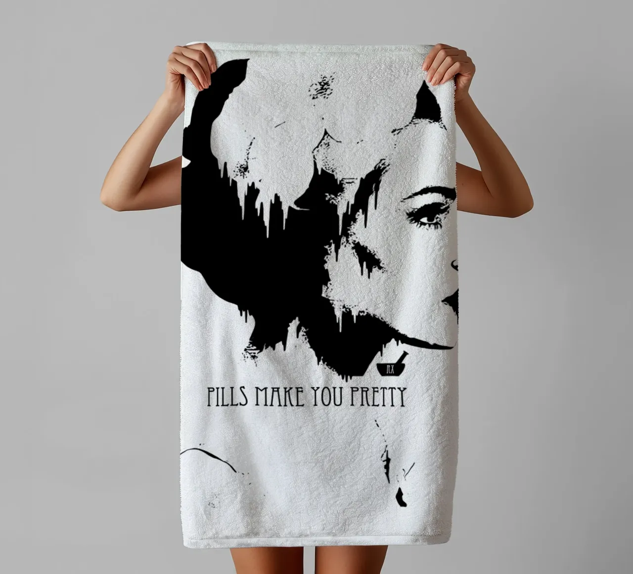Pills Make you Pretty asciugamano da bagno da Kristy Patterson