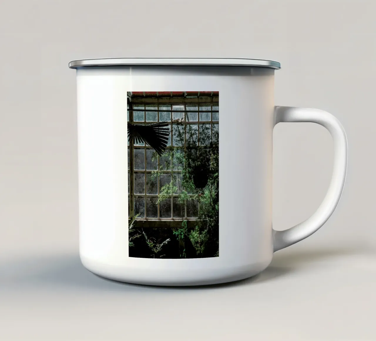 The Tropical Glasshouse tazza in smalto da Sebastian Hilgetag