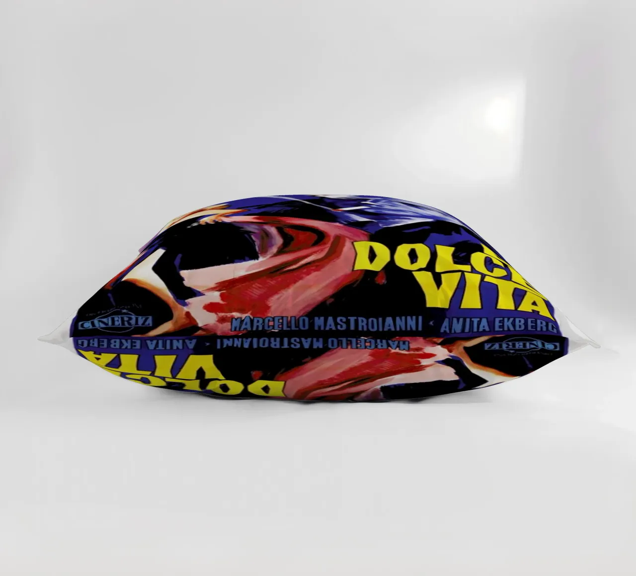 ‘La Dolce Vita’ Retro Movie Poster cuscino da Gallery Print and Art Limited