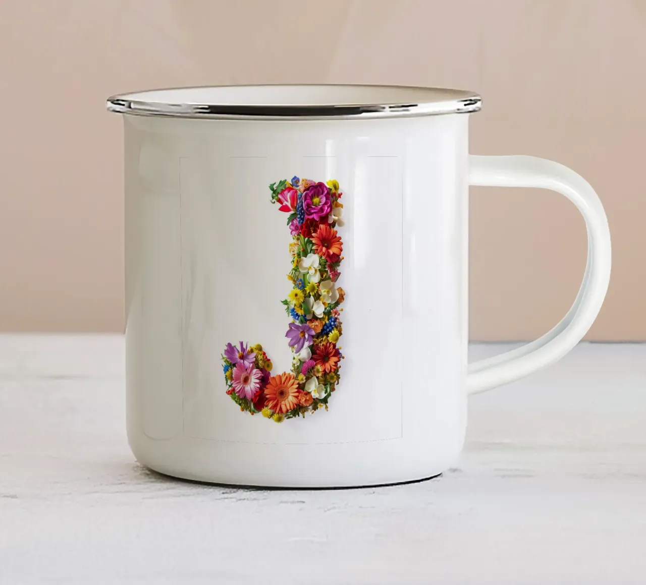 Fiore lettera J tazza in smalto da My Tiny Home