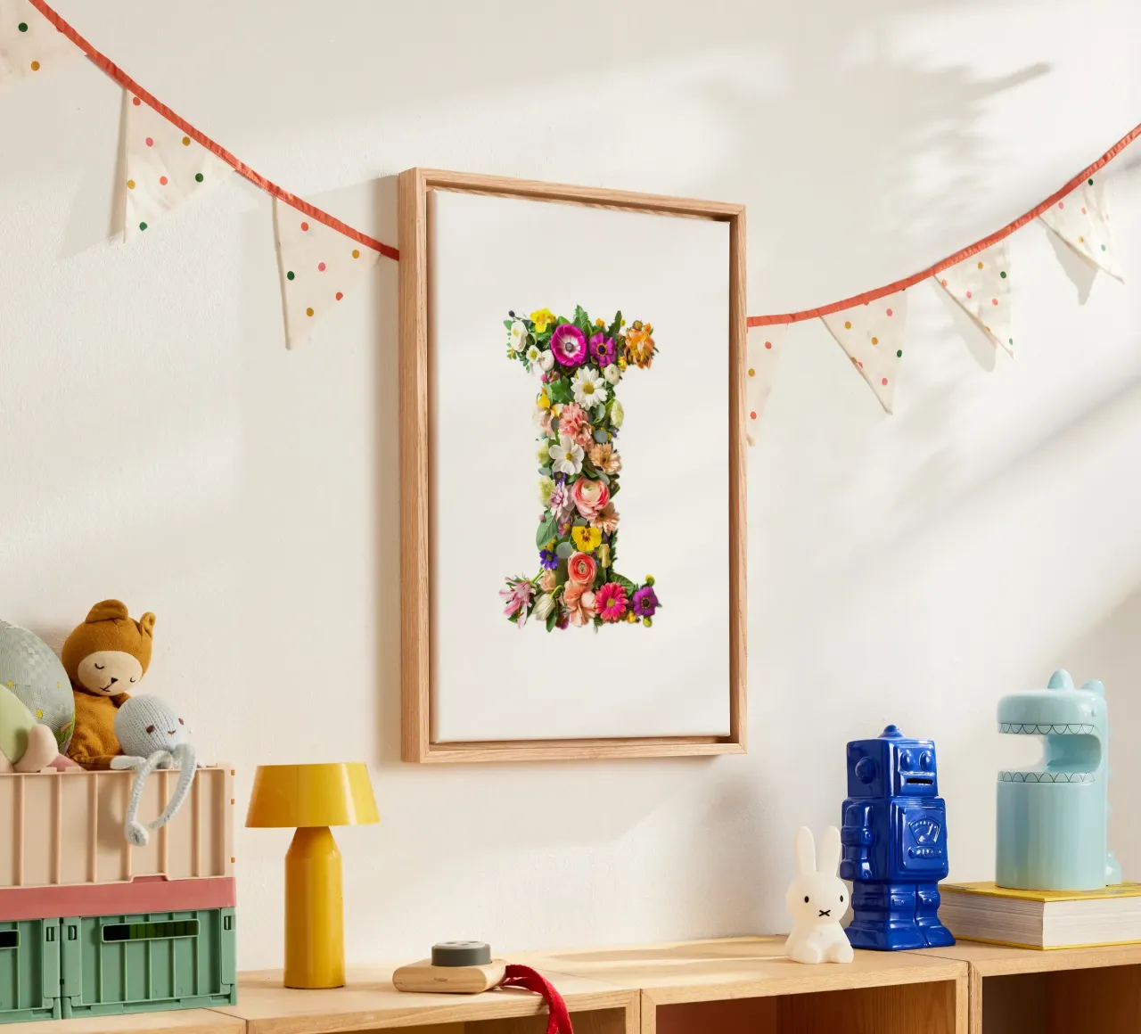 Lettera di fiori I tela con Cornice a cassetta da My Tiny Home